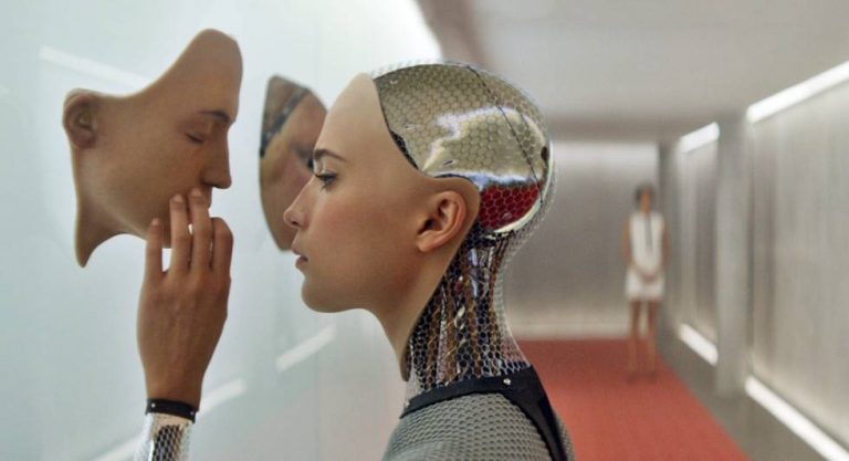 Fotograma de la película "Ex maquina" retrata a la ciencia a través del cine