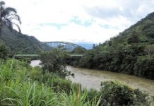 Contaminación en el río Yacuambi Río Yacuambi en Zamora