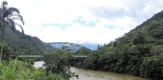 Contaminación en el río Yacuambi Río Yacuambi en Zamora